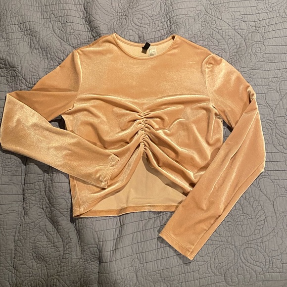 H&M Tops - H&M cropped shirt